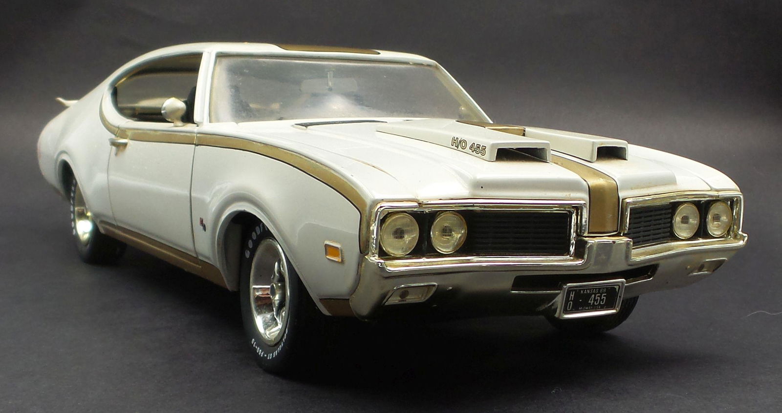 ERTL AMERICAN MUSCLE 1969 Oldsmobile "Hurst" H/O 455 Diecast Model Car 1:18 Scale (1 of 20)