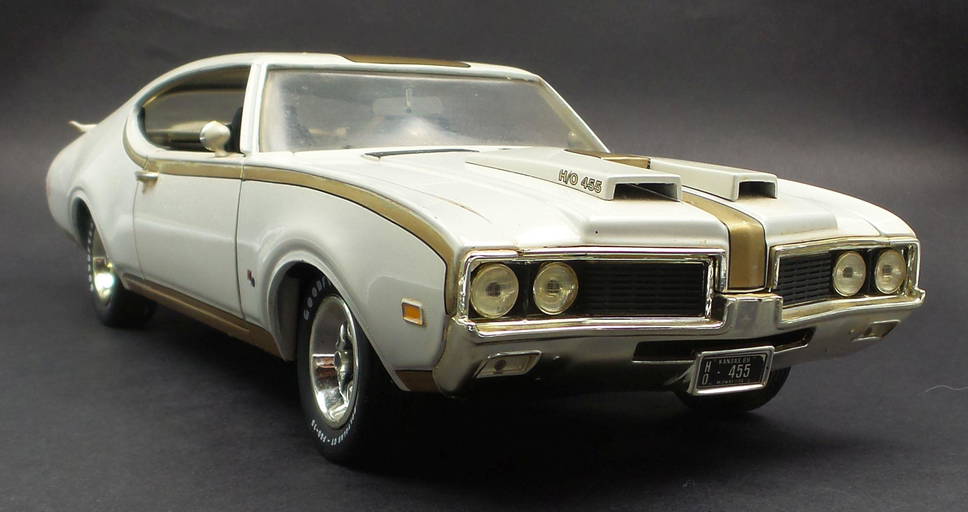 Ertl American Muscle 1969 Oldsmobile 