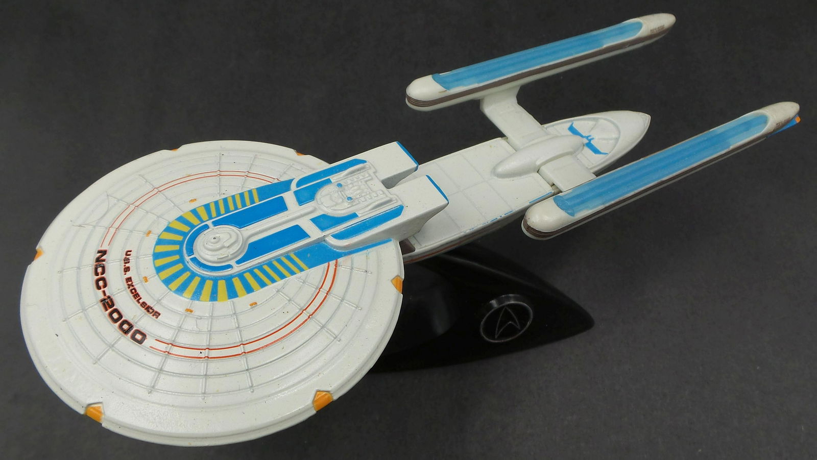 Vintage MATTEL HOT WHEELS Star Trek USS Excelsior Model on Stand (1 of 12)