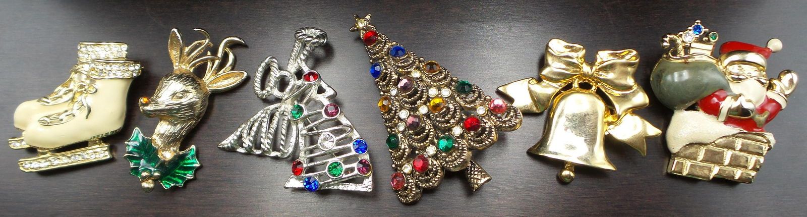Lot of 5 Vintage Christmas Costume Jewelry Brooches (1 of 8)