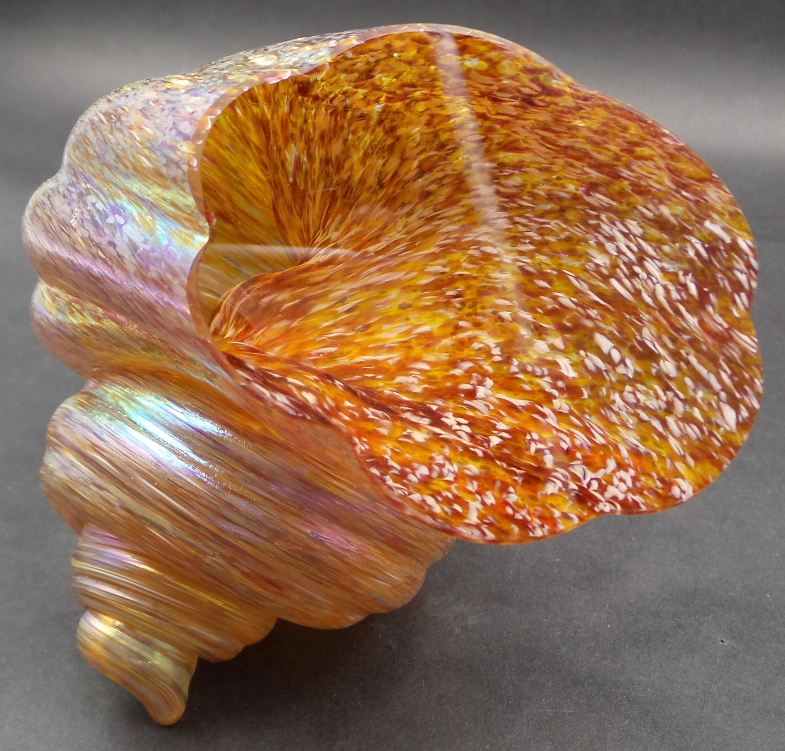 Rare Vintage MICHAEL COHN STONE Iridescent Art Glass Shell Paperweight: Very good vintage condition with no chips, cracks, or repairs. Measures approx. 4 1/4" high x 3 1/4" long x 4 1/2" wide.