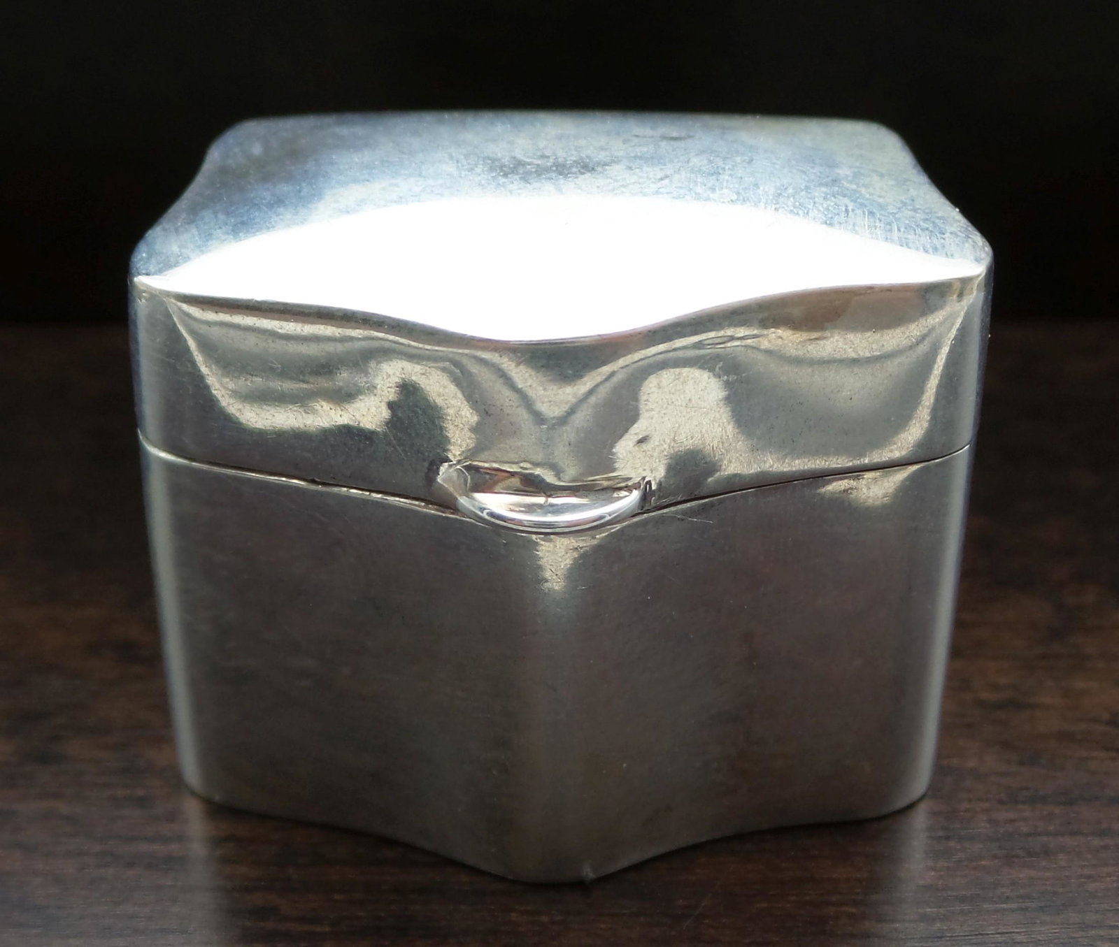 Vintage European SIGMA 800 Silver Pill Box: Measures approx. 1 1/2" long x 1 1/2" wide x 1 1/4" high and weighs 25.4 grams. Marked "800" for a common European silver standard of 80% silver and carrying a maker's mark "SIGMA". Hinges are working