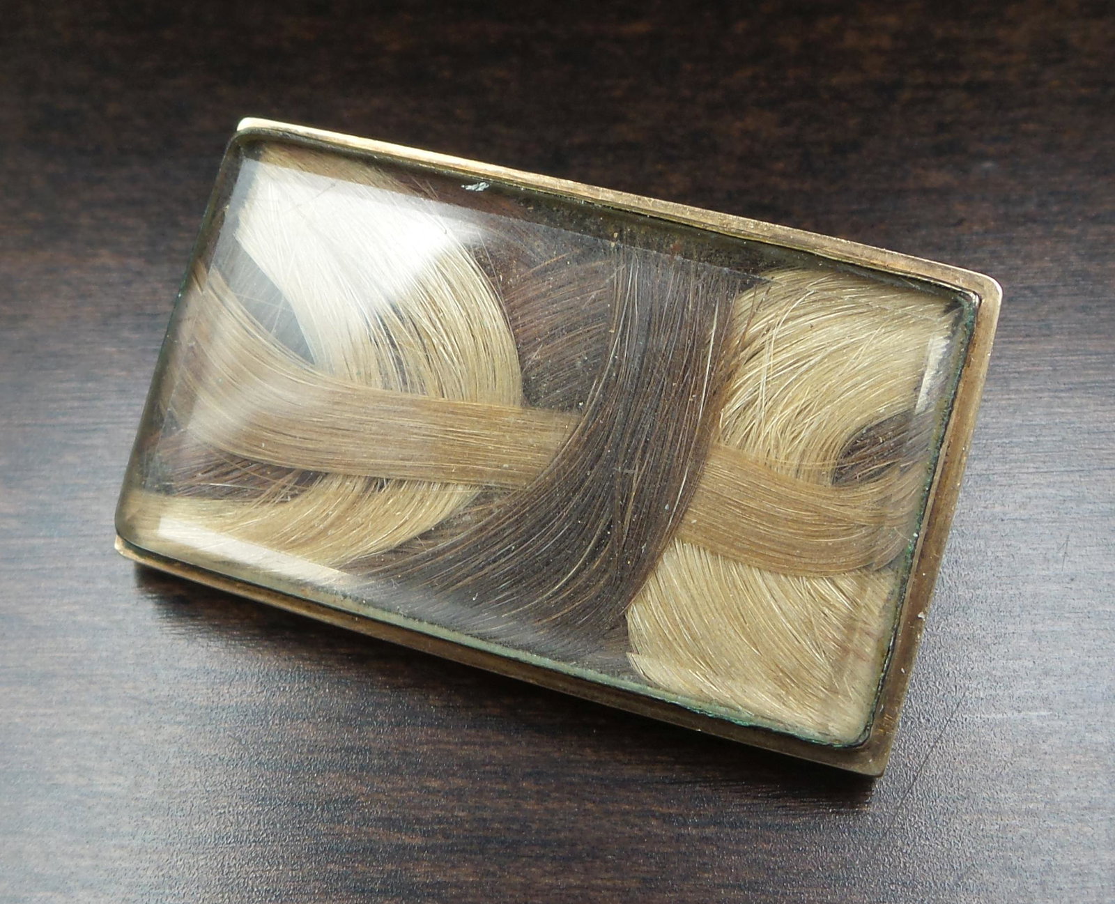 Antique Victorian 9K Yellow Gold Mourning Jewelry Brooch /w French Hair Art: A most impressive antique mourning/sentimental locket front brooch. Crafted in solid 9K gold, the brooch features a glass compartment containing plaited hair, in memory of a beloved person long depart