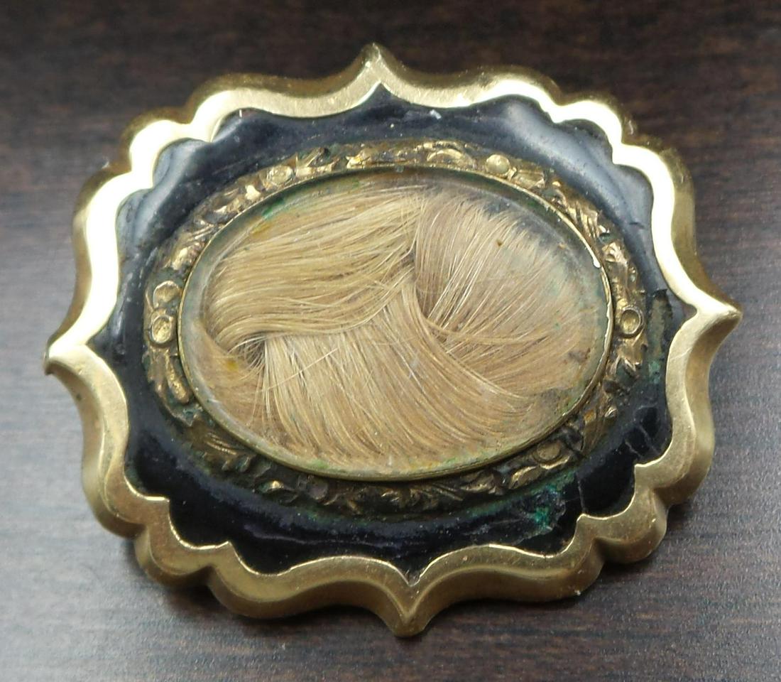 Antique Victorian 9K Gold, Black Enamel & French Hair Art Mourning Jewelry Brooch: A beautiful antique mourning/sentimental locket front brooch. Crafted in solid 9K gold. The brooch features a glass compartment and ornate gold repousse work against a jet black enamel background. The