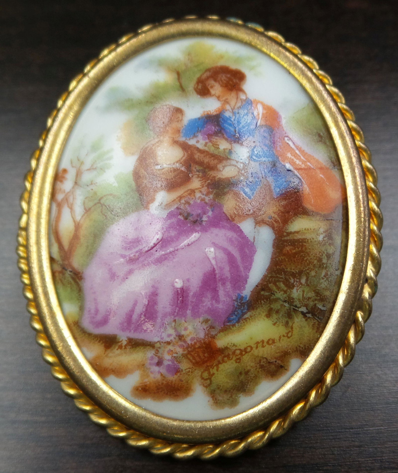 Vintage LIMOGES Goldtone Metal & Porcelain Plaque Romantic Scene Costume Jewelry Brooch: Measures approx. 1 3/4" high x 1 3/8" wide and weighs ca. 13 grams. Marked "Made in Limoges France".