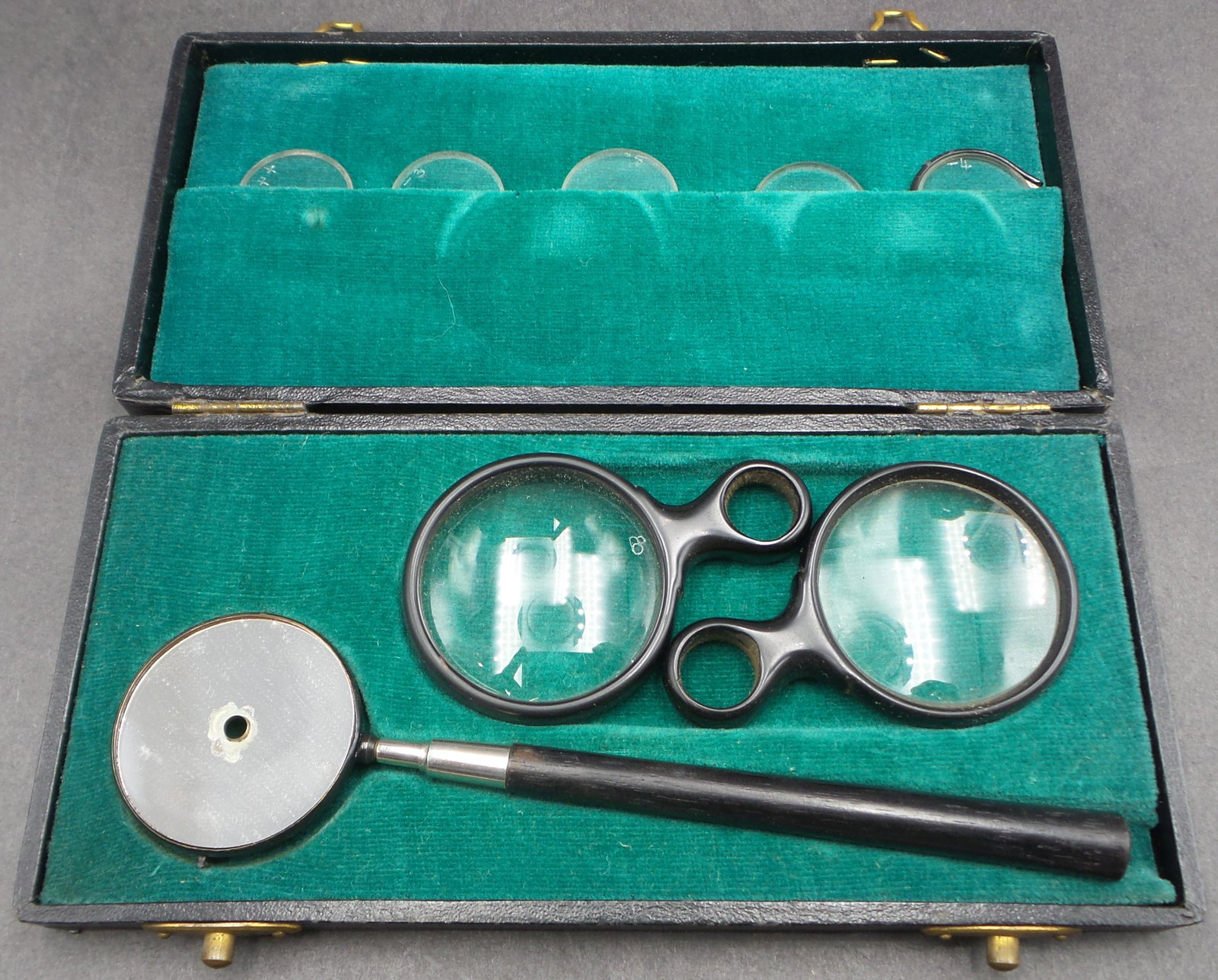 Antique 1900s European Medical Optical Device in Original Box: Ca. 1920, likely made in Switzerland or Germany. Box measures approx. 6" long x 3" wide x 3/4" high. Very good antique condition.