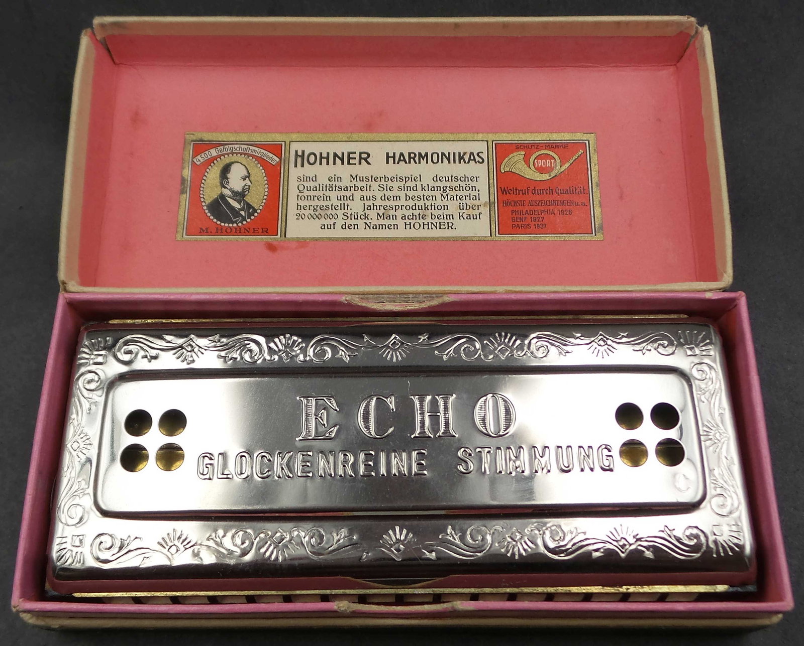 Vintage HOHNER Germany 54/64 Echo Harp Tremolo Harmonica - Key of C & G: The Hohner Echo Harp 54/64 C/G harmonica can be used for playing in both C and G keys. This instrument is characterized by a warm and deep sound and high-quality craftsmanship. It is popular among tra