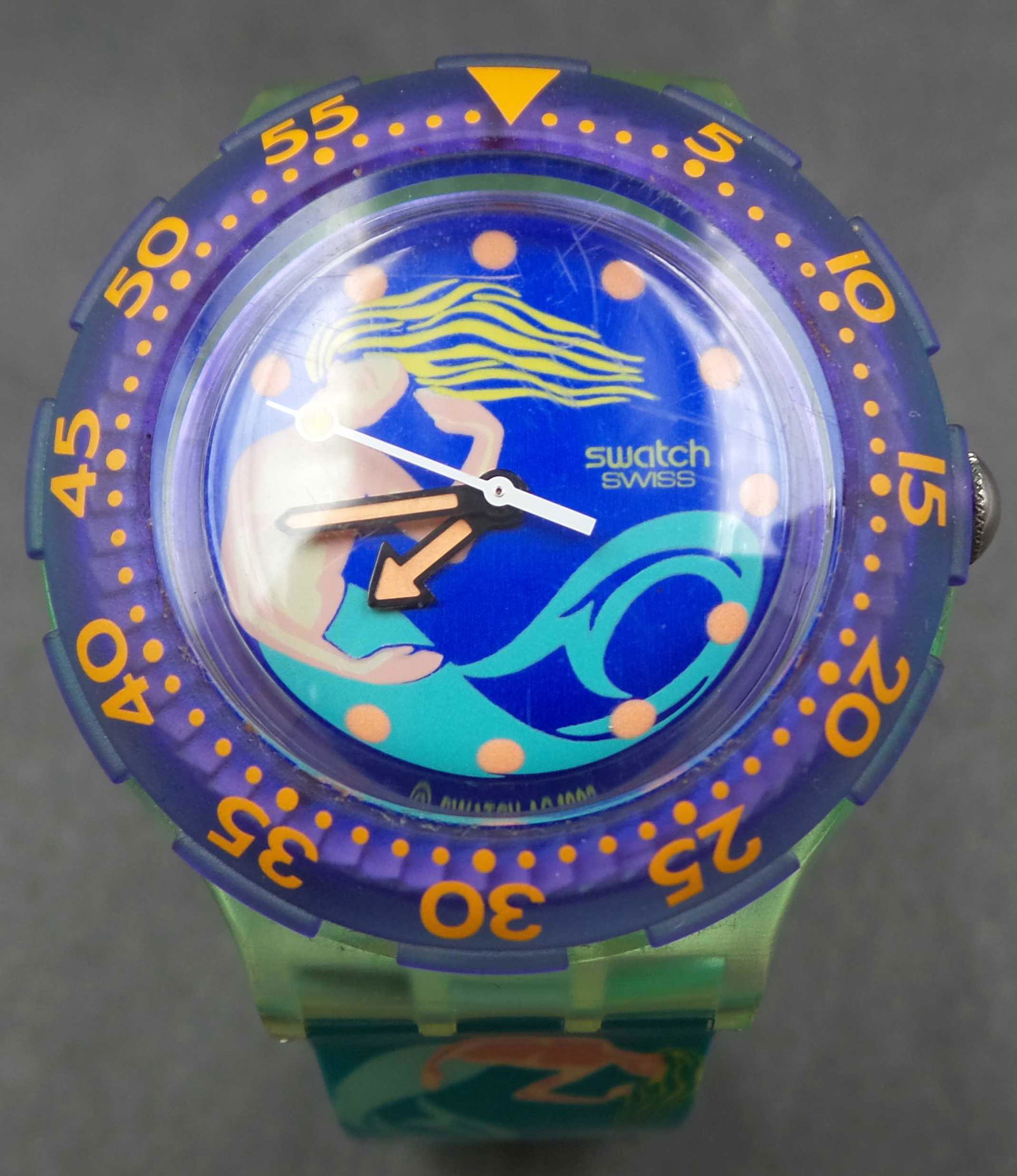 Vintage 1993/94 SWATCH SDG100 "Sailor's Joy" Diving Watch - Mermaid Design: This beautiful 1994 Swatch Scuba watch model comes with such an exciting design. A mermaid is depicted on the dial and on the strap of the watch, and the watch comes with a joyful purple bezel. Powere