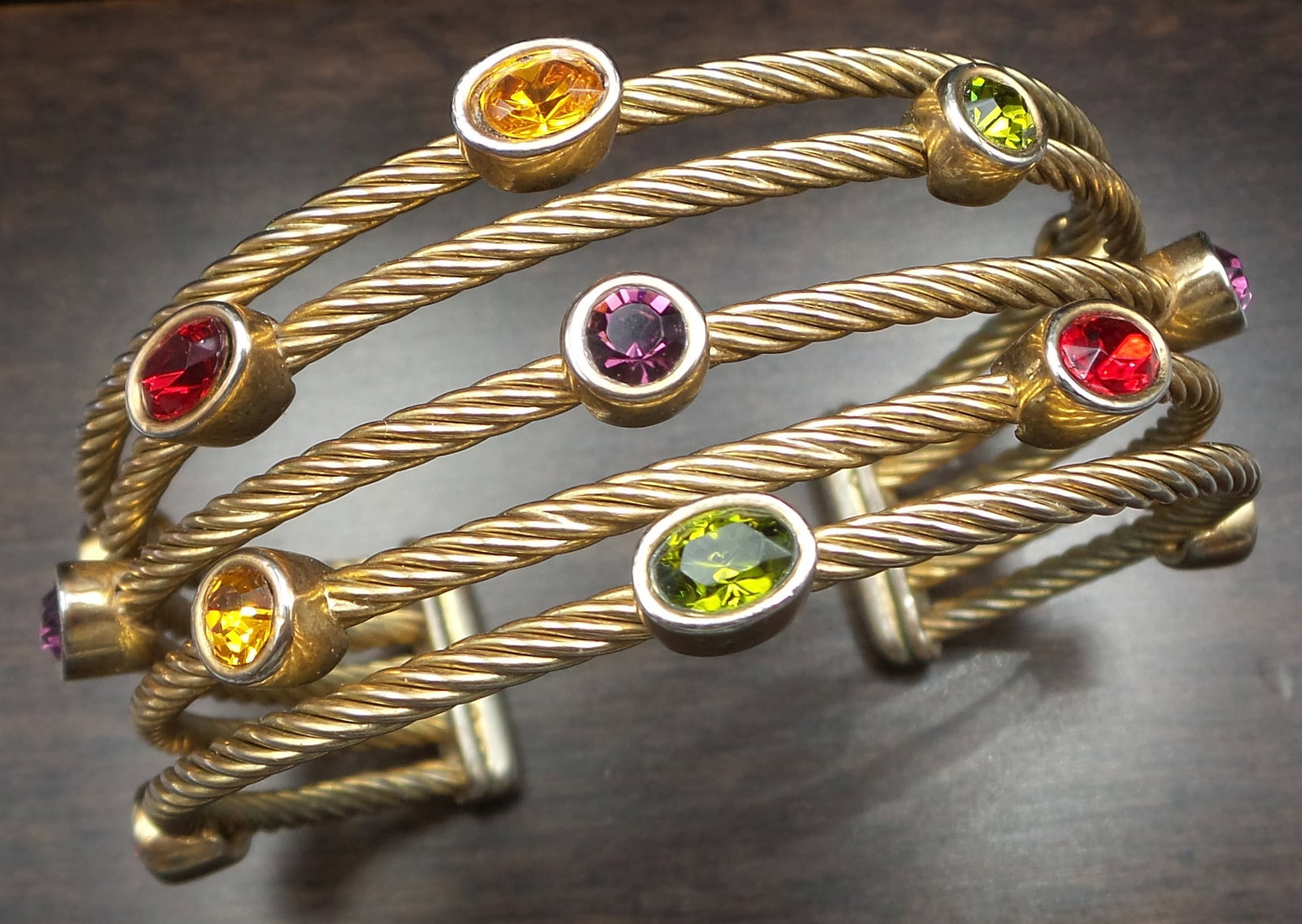 Vintage Mid-Century Goldtone Twisted Rope & Rhinestone Costume Jewelry Bracelet: Beautiful eye-catcher! Very good vintage condition, no damage or missing stones and only very minor wear. Measures approx. 2 1/4" wide (inside width) / 1" wide (top width). Can be easily adjusted to f