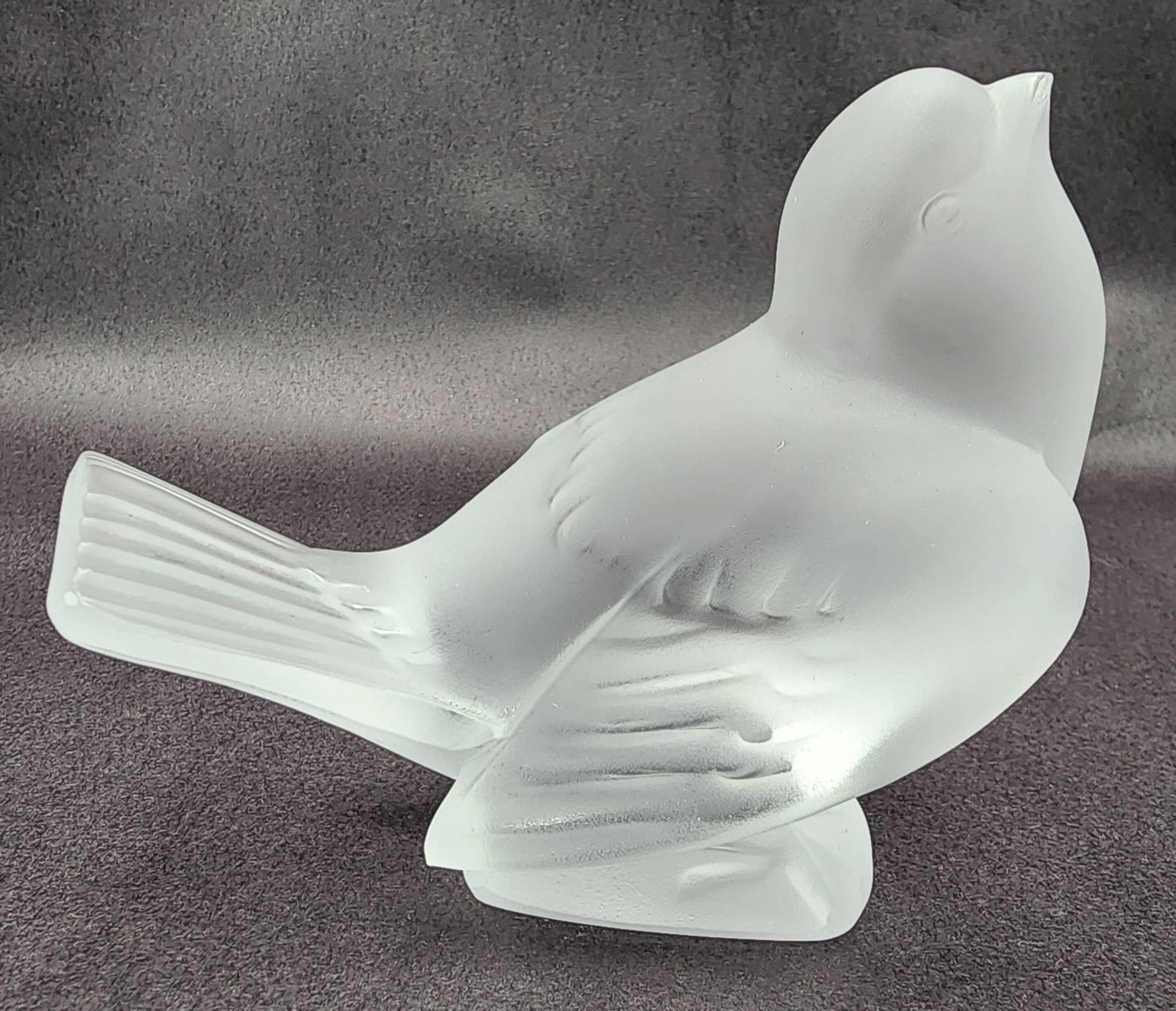 Vintage LALIQUE France Frosted Crystal Sparrow: Beautiful piece made by Lalique France of frosted crystal. Very good vintage condition; no chips, cracks, or repairs. Measures approx. 4 1/4" long x 3 1/4" high x 2 1/2" wide. Signed.