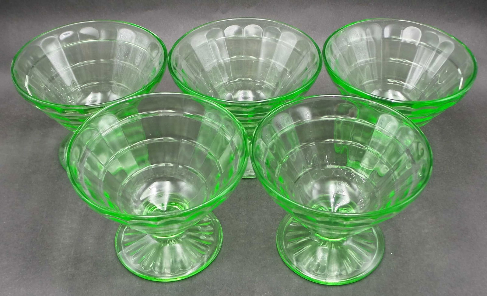 Lot of 5 Vintage 1930s Art Deco HOCKING Vaseline Uranium Glass Dessert Bowls (1 of 9)