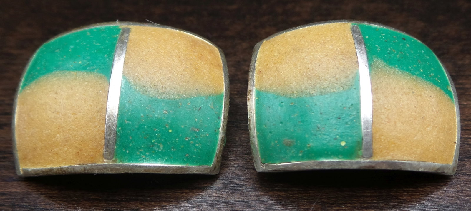 Vintage DAVID URSO Sterling Silver with Yellow & Green Quartz Resin Designer Earrings: Rare pieces. Very good vintage condition, no damage and only very minor wear. Measures approx. 1" long x 3/4" wide. Stamped "Sterling" for Sterling Silver and marked "URSO".