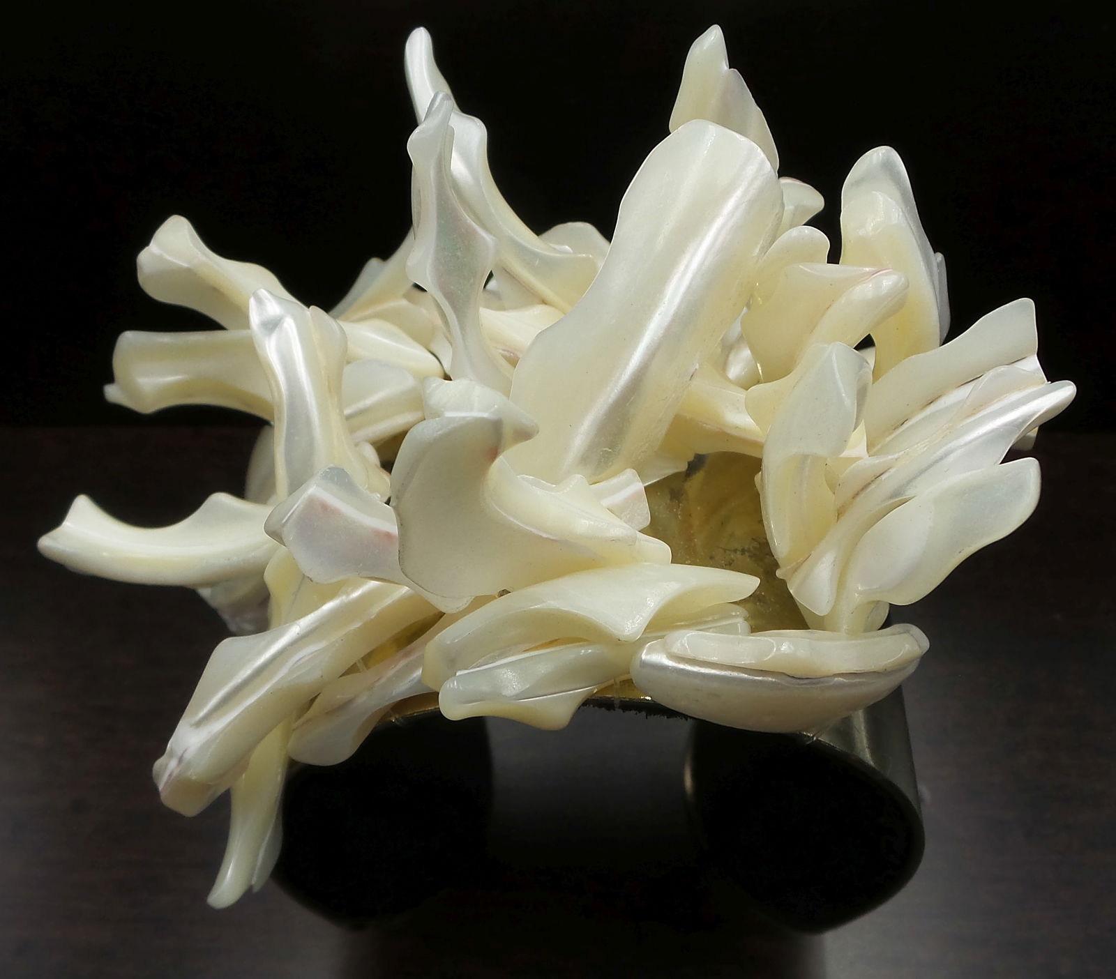 Vintage Goldtone Metal & Shell Costume Jewelry Statement Bracelet (1 of 9)