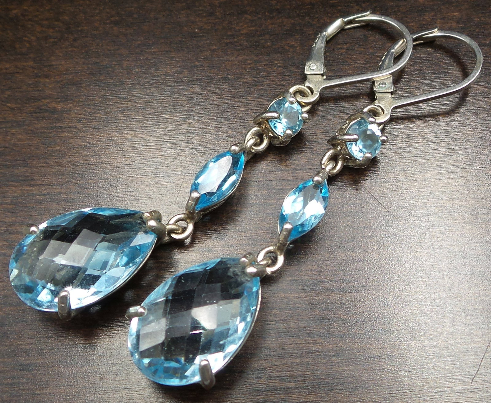 Pair of Vintage Sterling Silver & Blue Gemstone Chandelier Earrings: Very elegant pieces with a chandelier design and sparkly blue gemstones. Very good vintage condition. Each measures approx. 2" long and weighs ca. 2.9 grams. Marked "925" for Sterling Silver