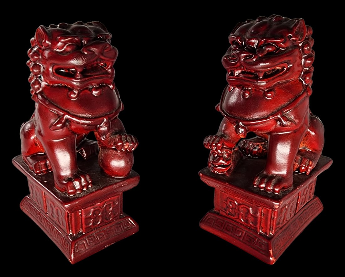 Pair of Majestic Vintage Asian Red Resin Foo Dog Figurines (1 of 11)