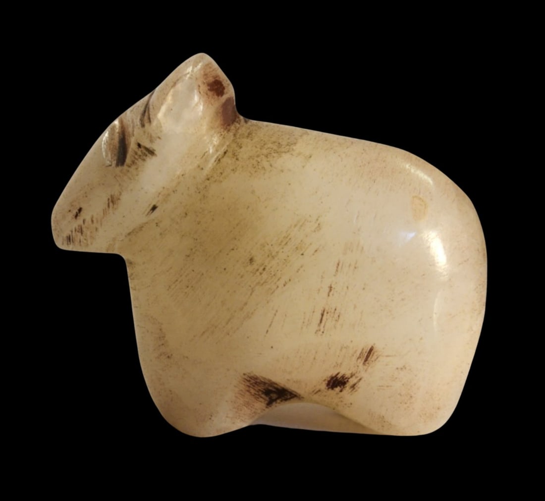 Antique Early 1800s Arapaho Native American Hand Carved Semi-Precious Stone Animal: Original Native American Artifact originall found in modern Canada belonging to the Arapaho Tribe. Measures approx. 1 1/4" long x 1/2 deep x 3/4" high.