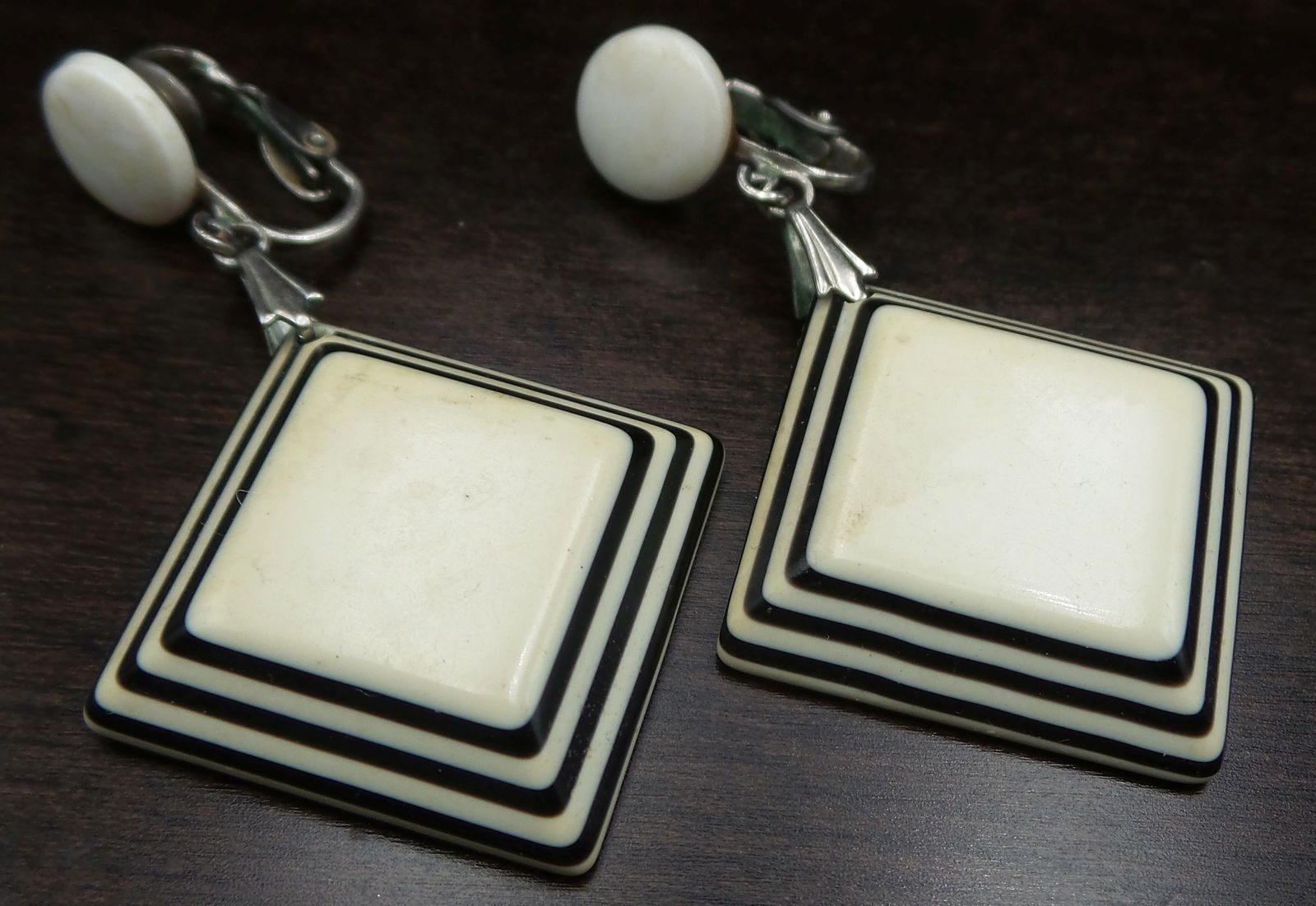 Very Unusual Vintage Art Deco Style Black & White Costume Jewelry Dangle Earrings (1 of 5)