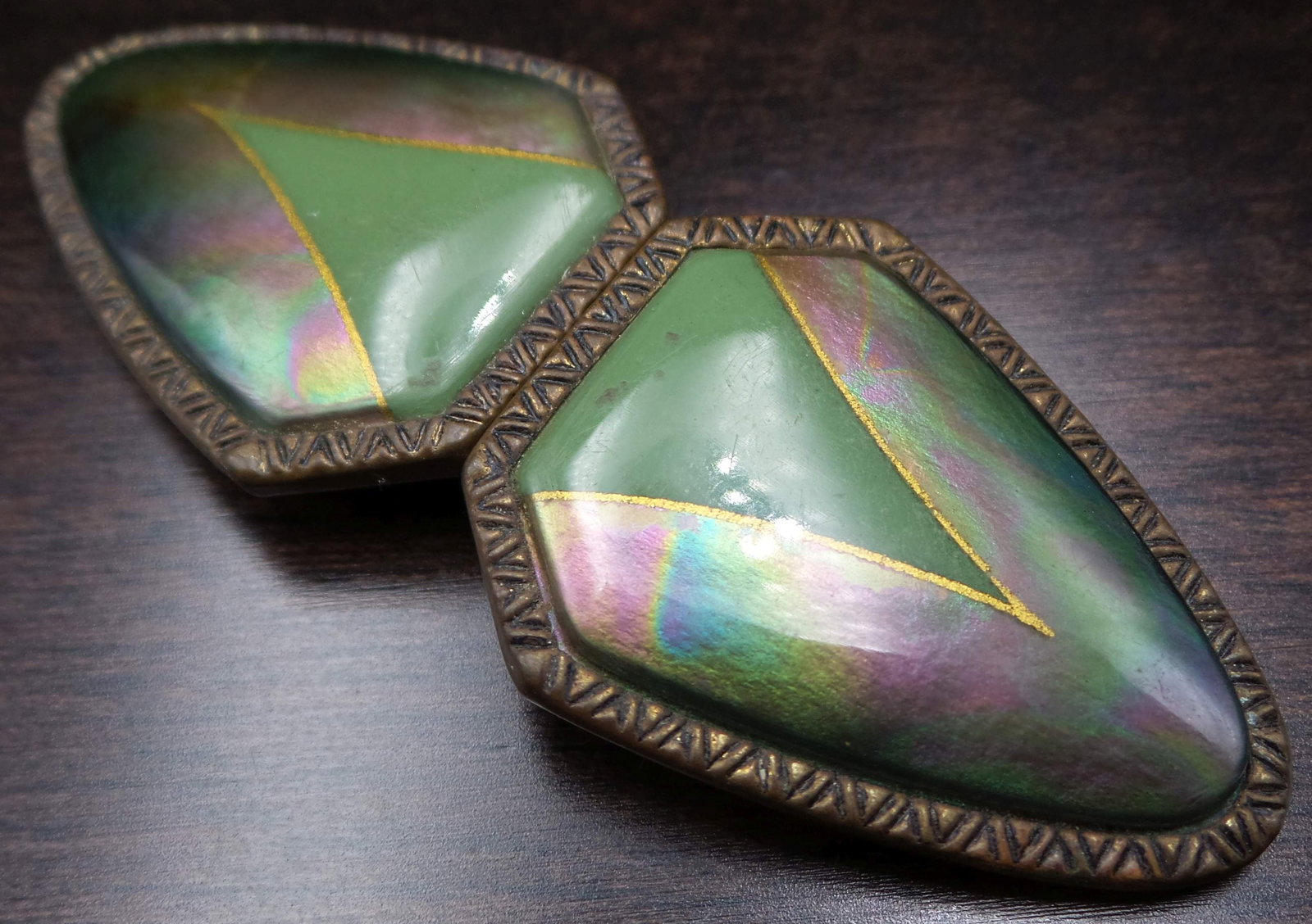 Vintage ca. 1930 Art Deco Bohemian Iridescent Art Glass & Brass Belt Buckle: Very good vintage condition; no damage to the glass. Some corrosion on the back according to age. Measures approx. 2 7/8" long x 1 1/8" wide.