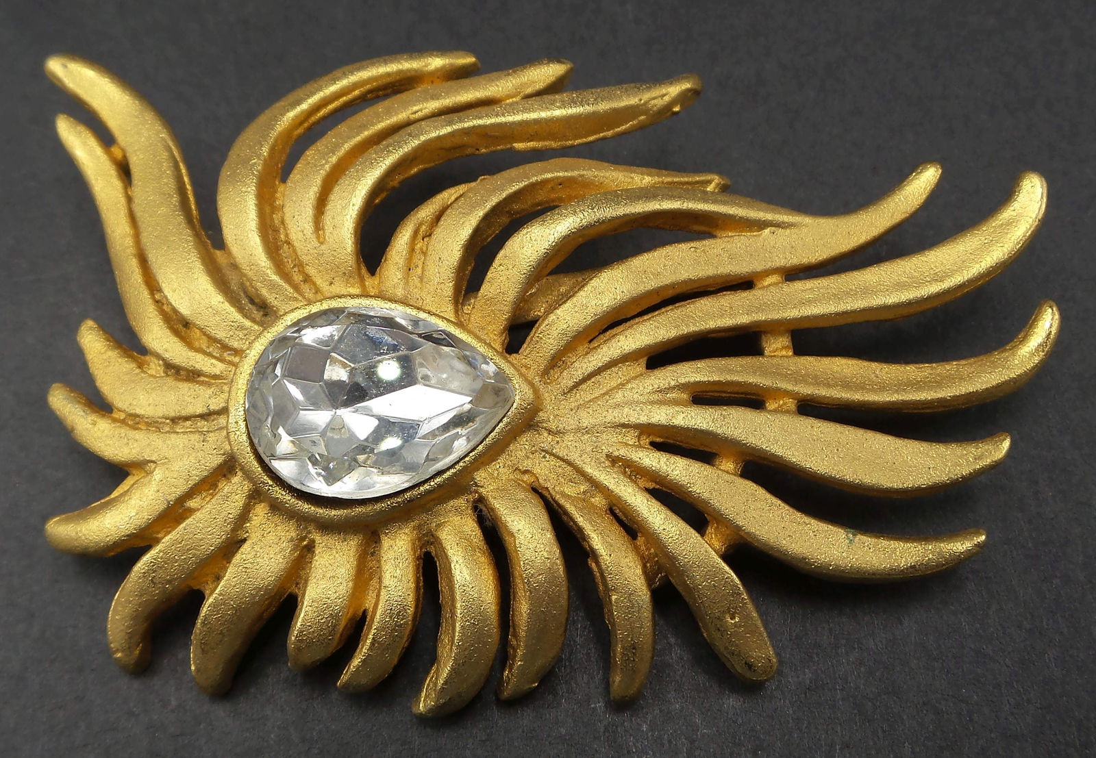 Rare Vintage UGO CORREANI Italy Goldtone Metal & Rhinestone Costume Jewelry Brooch (1 of 6)