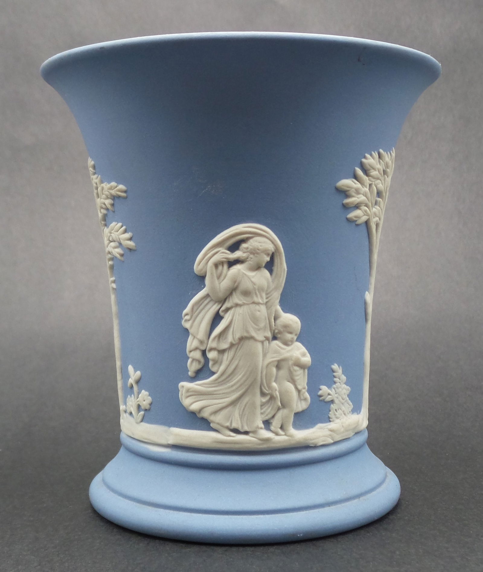 Vintage WEDGWOOD Sky Blue Jasperware Goblet: Beautiful piece in very good vintage condition, no chips, cracks, or repairs. Measures approx. 3 3/4" high x 3 1/2" in diameter at the top. Signed on the bottom.
