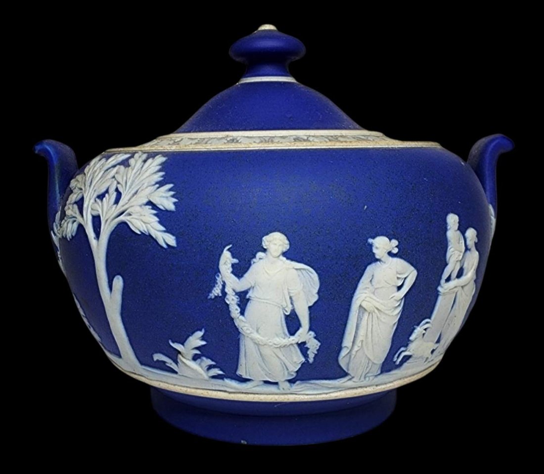 Antique 19th Century WEDGWOOD Jasperware Deep Blue Sugar Bowl (1 of 9)