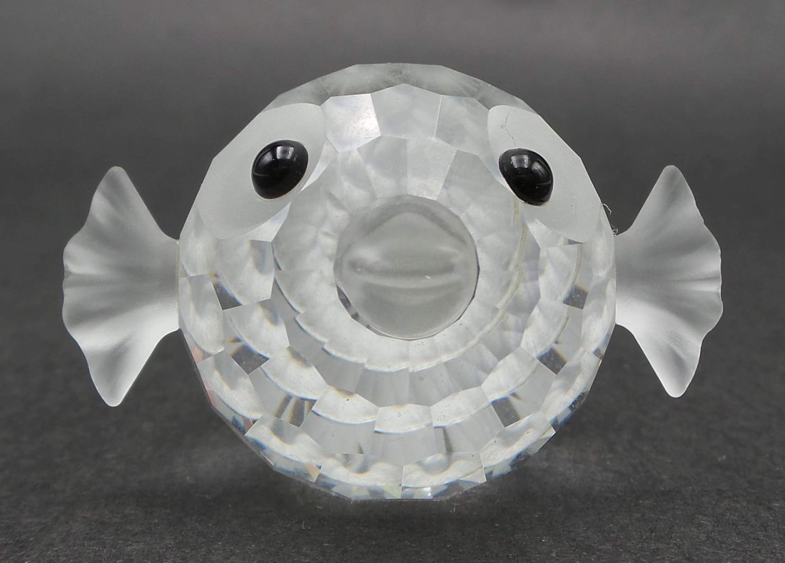 Vintage SWAROVSKI Silver Crystal Blowfish Figurine: Very good vintage condition; no chips, cracks, or repairs. Signed. Measures approx. 2" long x 1 5/8" wide x 1 1/8" high.