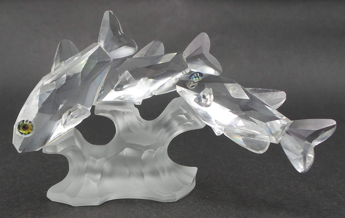 Vintage Pre-1989 Discontinued SWAROVSKI Silver Crystal South Sea Fish Figurine: Very good vintage condition; no chips, cracks, or repairs. Signed. Measures approx. 3" wide x 2" high x 2 3/8" deep.