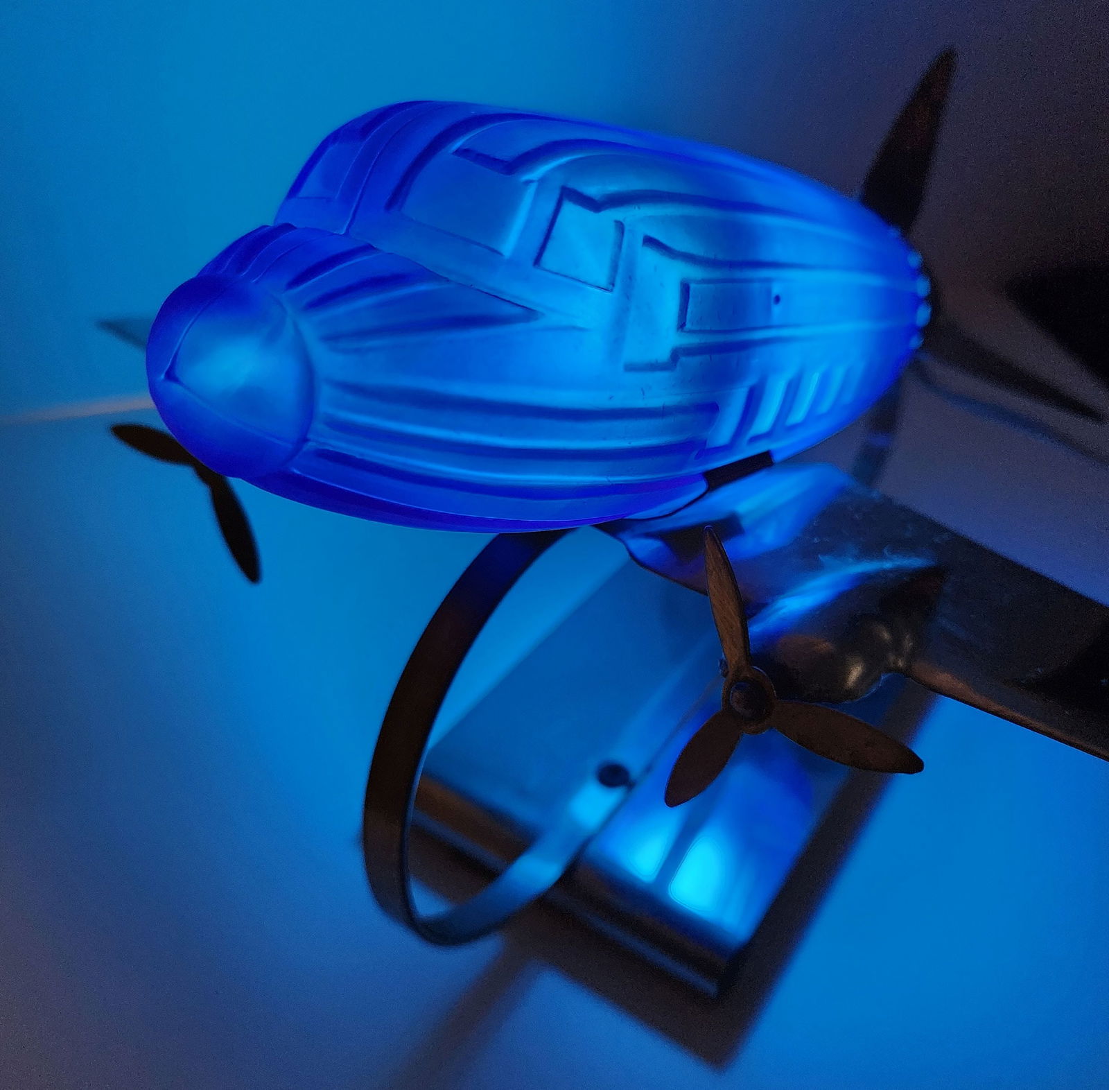 Stylish Vintage SARSAPARILLA Chrome & Blue Glass Dakota DC 3 Airplane Lamp (1 of 12)