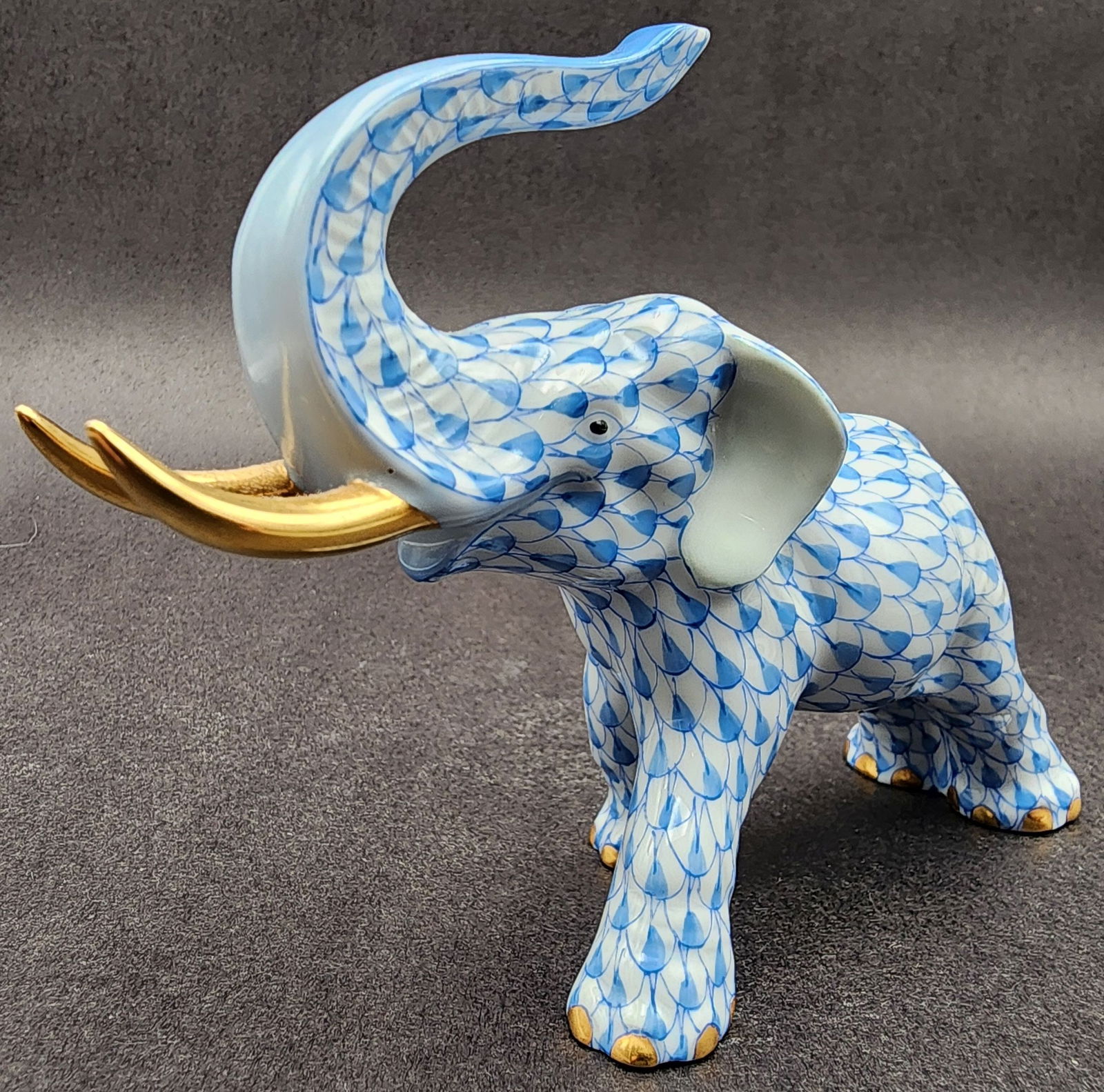 Vintage HEREND Hungary Porcelain Elephant Figurine (1 of 8)