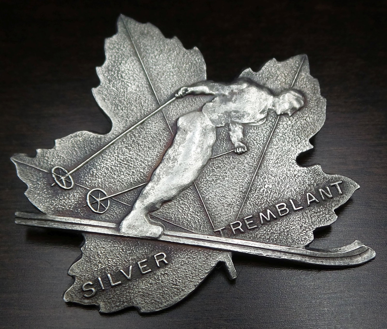 Vintage 1940s Canadian Mont Tremblant Maple Leaf Skiing Pin: Measures approx. 1 7/8" wide x 1 7/8" high and weighs ca. 15.5 grams.