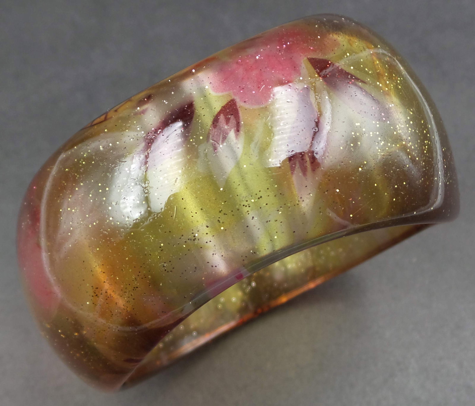 Unusual Vintage 1970s Amber Lucite "Flower Power" Bracelet (1 of 6)