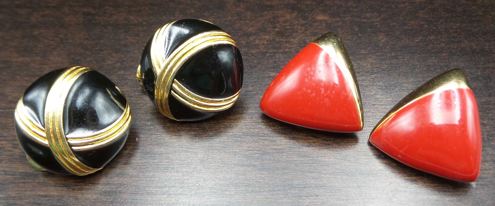 Two Pair of Vintage MONET Costume Jewelry Earrings: Very good vintage condition. Both measure approx. 3/4" in diameter.