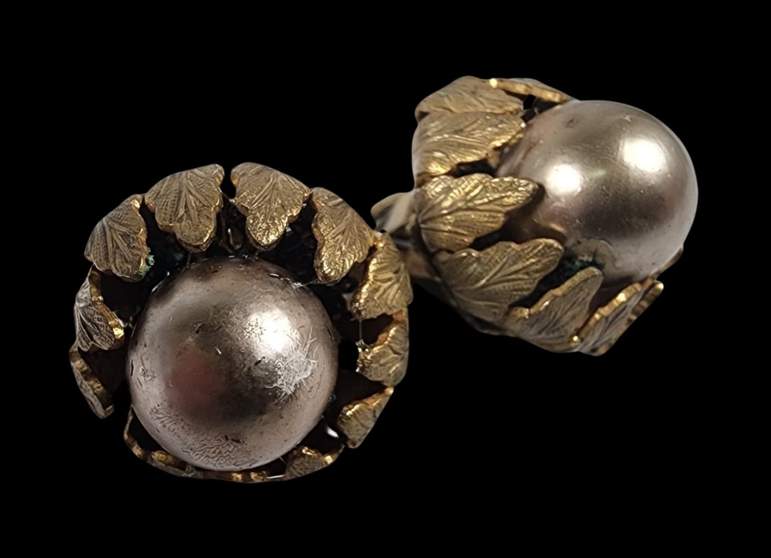 Vintage Mid-Century MIRIAM HASKELL Goldtone Pearl Costume Jewelry Earrings (1 of 5)