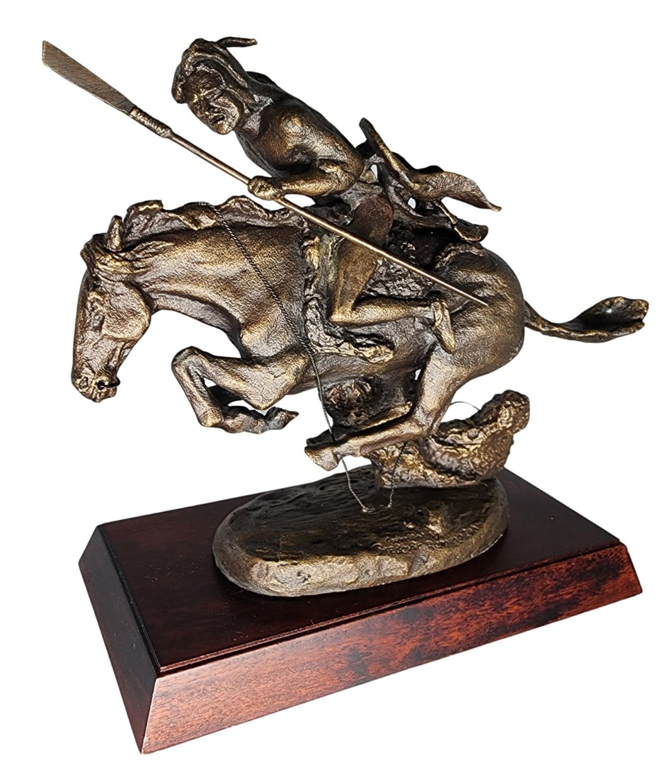 Vintage FRANKLIN MINT Frederic Remington Bronze Sculpture "The Cheyenne": Beautiful and detailed piece from the Franklin Mint. Very good vintage condition. Measures approx. 6" high. Comes with the original wood base.