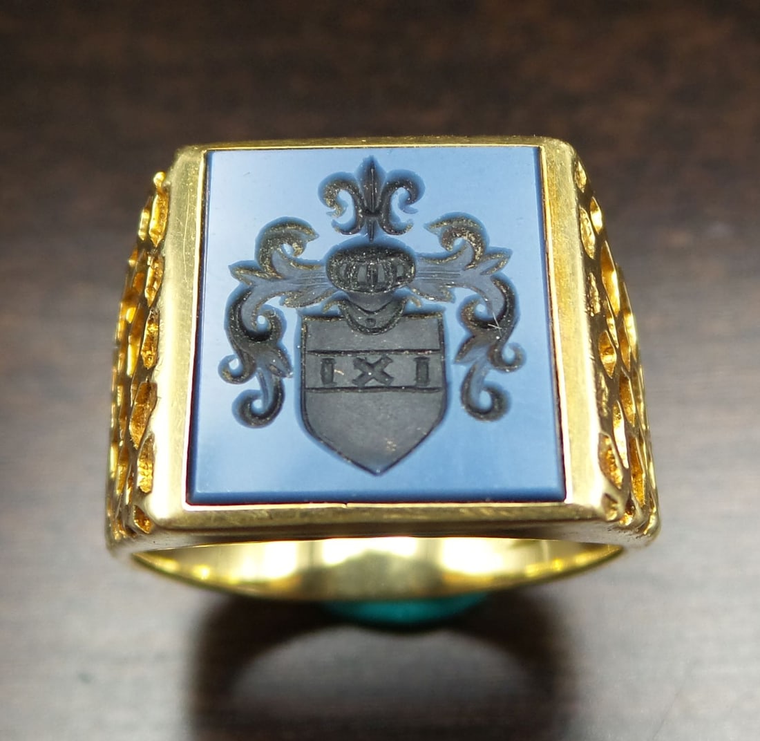 Vintage European 18K Gold & Banded Agate Aristocratic Seal / Signet Ring (1 of 7)