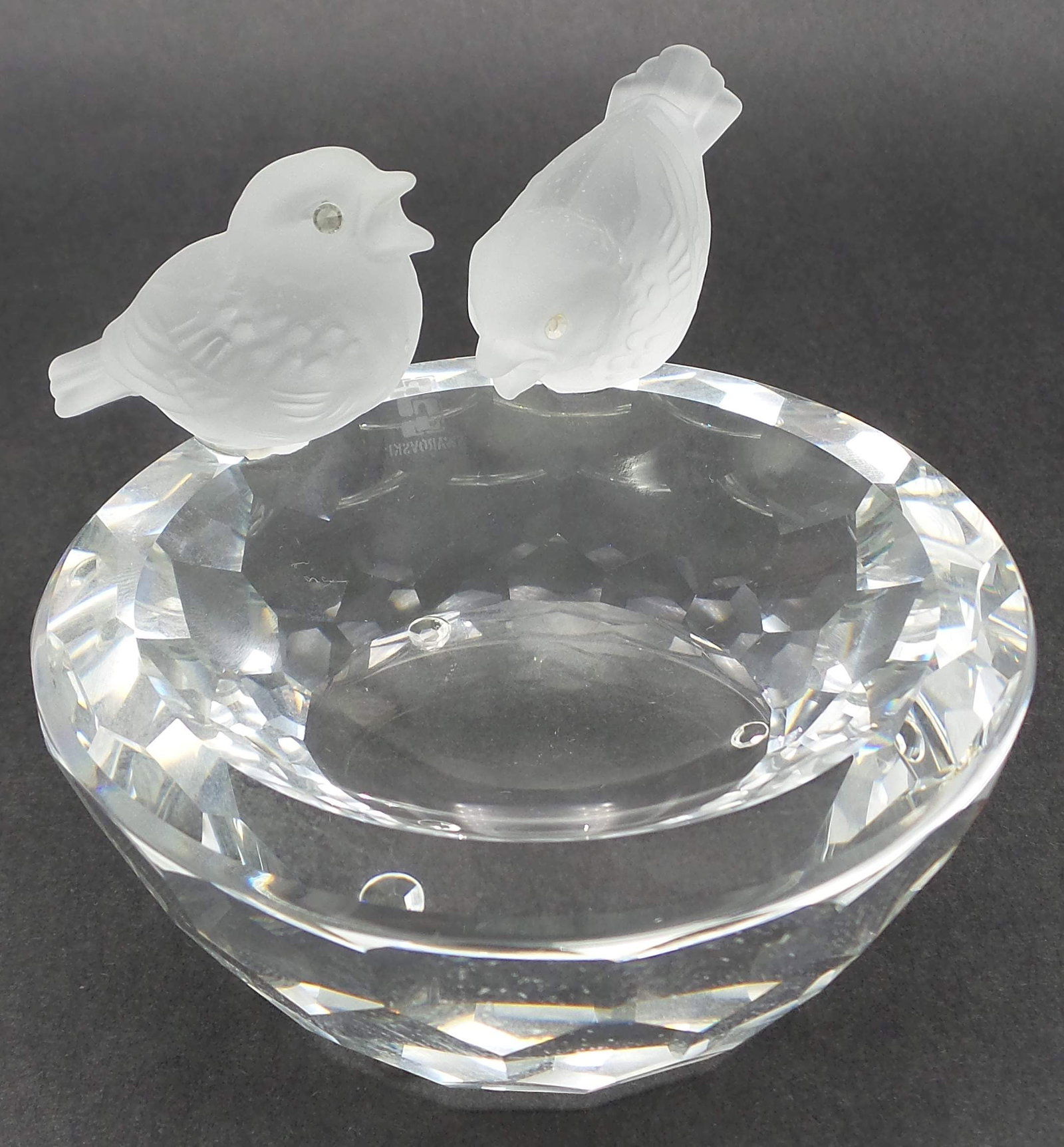 Vintage Pre-1989 Discontinued SWAROVSKI Silver Crystal Birdbath Figurine: Very good vintage condition; no chips, cracks, or repairs. Missing two tiny crystals (eyes of one of the birds). Signed. Measures approx. 2 1/4" high x 3 1/4" wide x 3" in diameter (bowl).