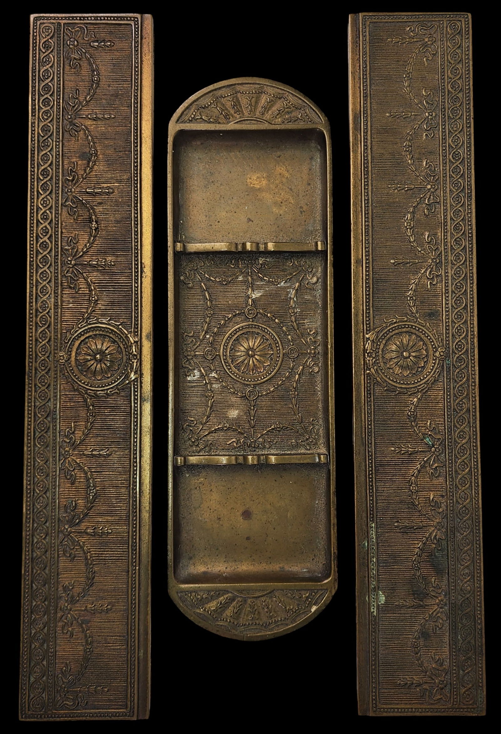 Antique TIFFANY & CO Gilt Bronze Adam Pattern Desk Set /w Blotter Ends & Pen Tray (1 of 8)