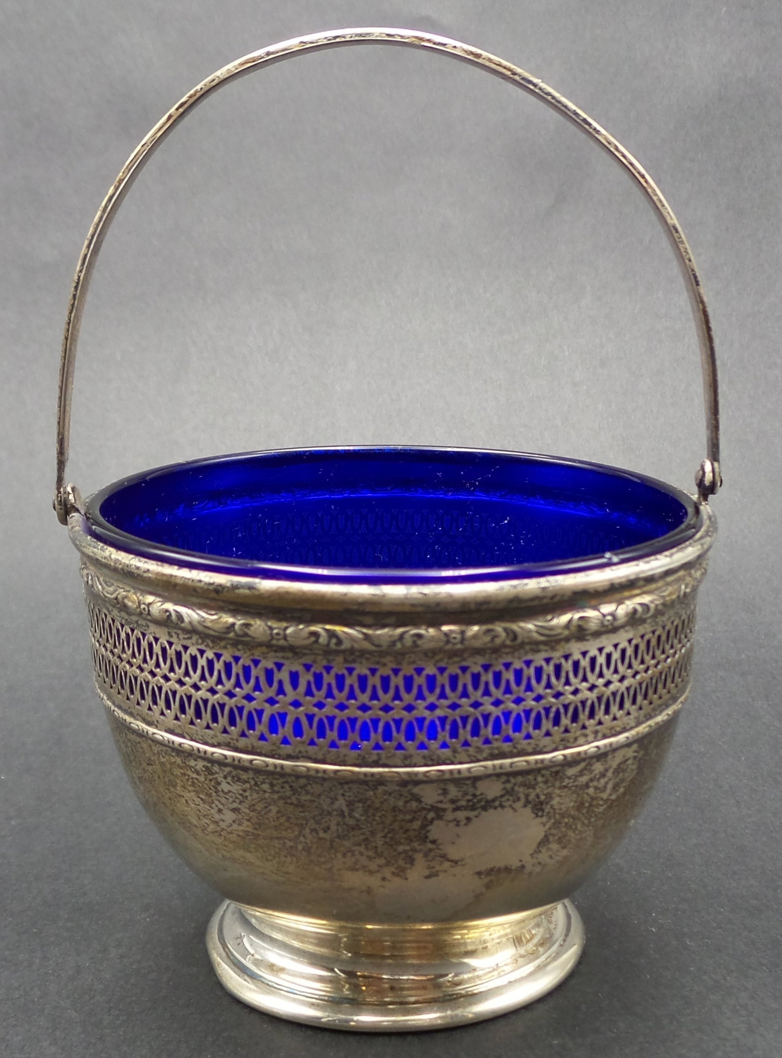 Antique INTERNATIONAL SILVER CO Sterling Silver & Cobalt Glass Condiment Basket: The piece is in very good condition with no damage to the glass insert and only some patina according to age. Minor bending to the base. Measures approx. 3 1/2" in diameter x 2 1/2" high (5" with the 