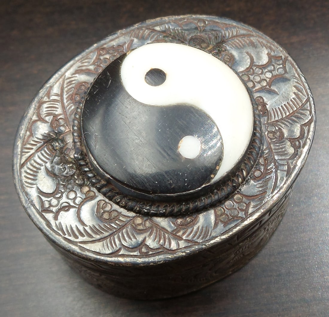 Unusual & Ornate Vintage Asian Sterling Silver & Enamel Ying Yang Pill Box: Very stylish and solid piece. Measures approx. 1 3/8" long x 1 3/16" wide x 7/8" high and weighs ca. 19.2 grams. Very good vintage condition with some patina according to age. Tested for a minimum of