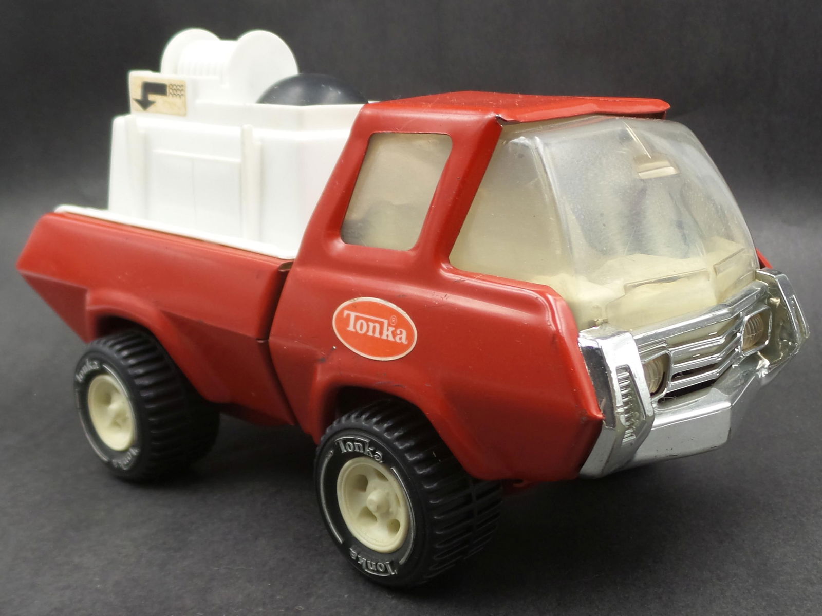 Vintage TONKA Red Pressed Steel Fire Engine Toy Truck (1 of 12)