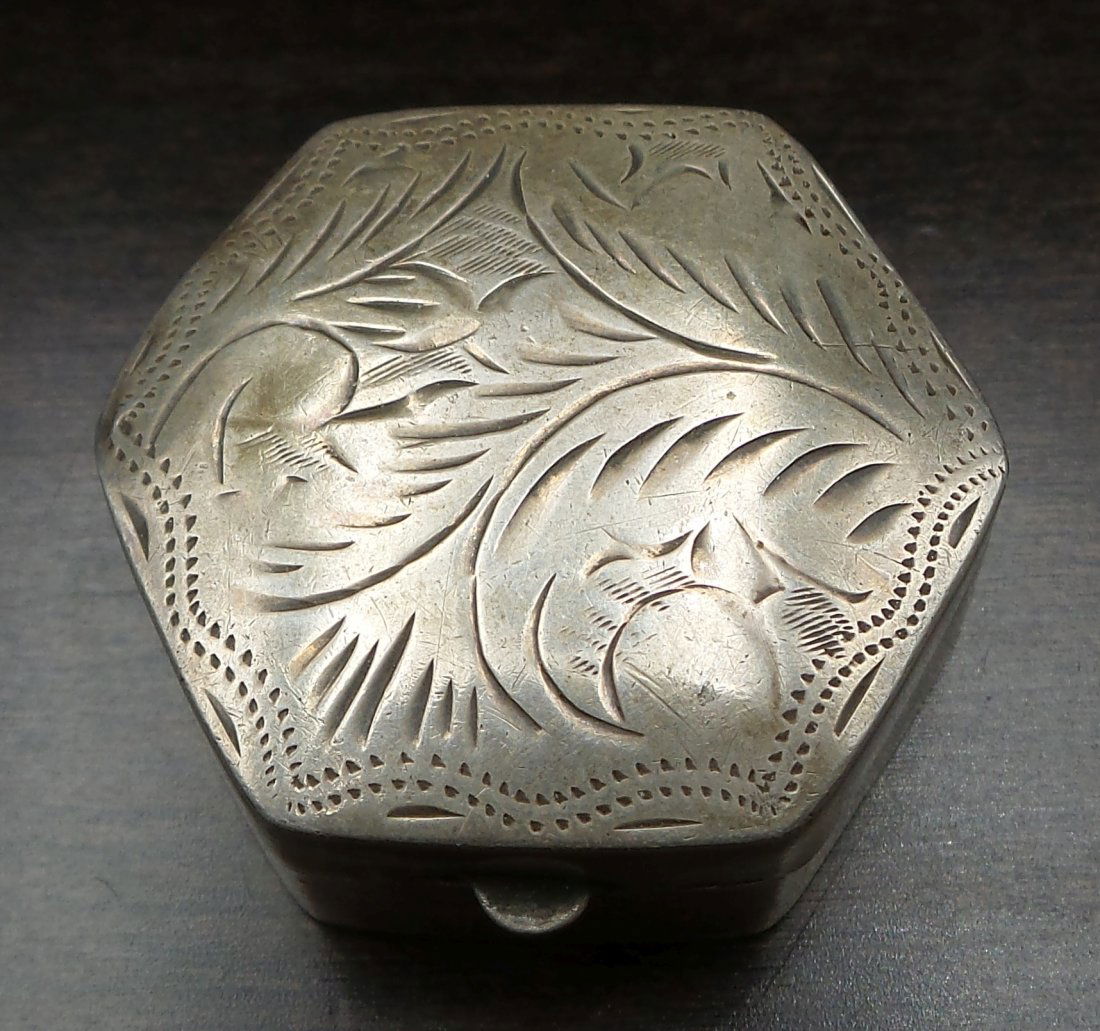 Stylish Vintage Mid-Century Hand Engraved Sterling Silver Silver Pill Box: Very stylish hand engraved piece. Measures approx. 1 1/4" long x 1 1/4" wide x 1/2" high and weighs ca. 12.9 grams. Very good vintage condition with some patina according to age. Marked "925" for Ster