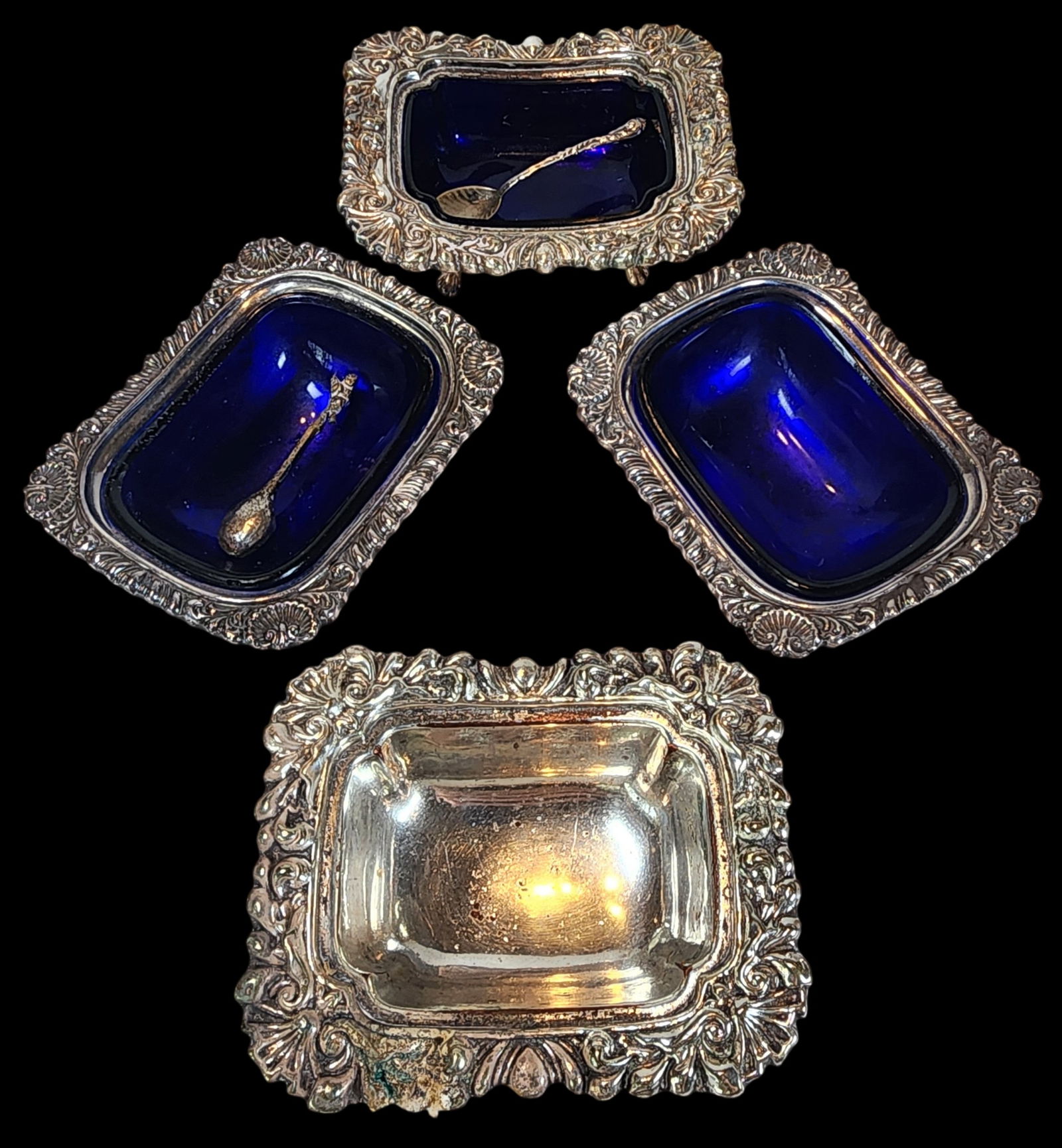 Set of 4 Vintage Silverplate & Cobalt Glass Salt Cellars (Different Makers) (1 of 8)