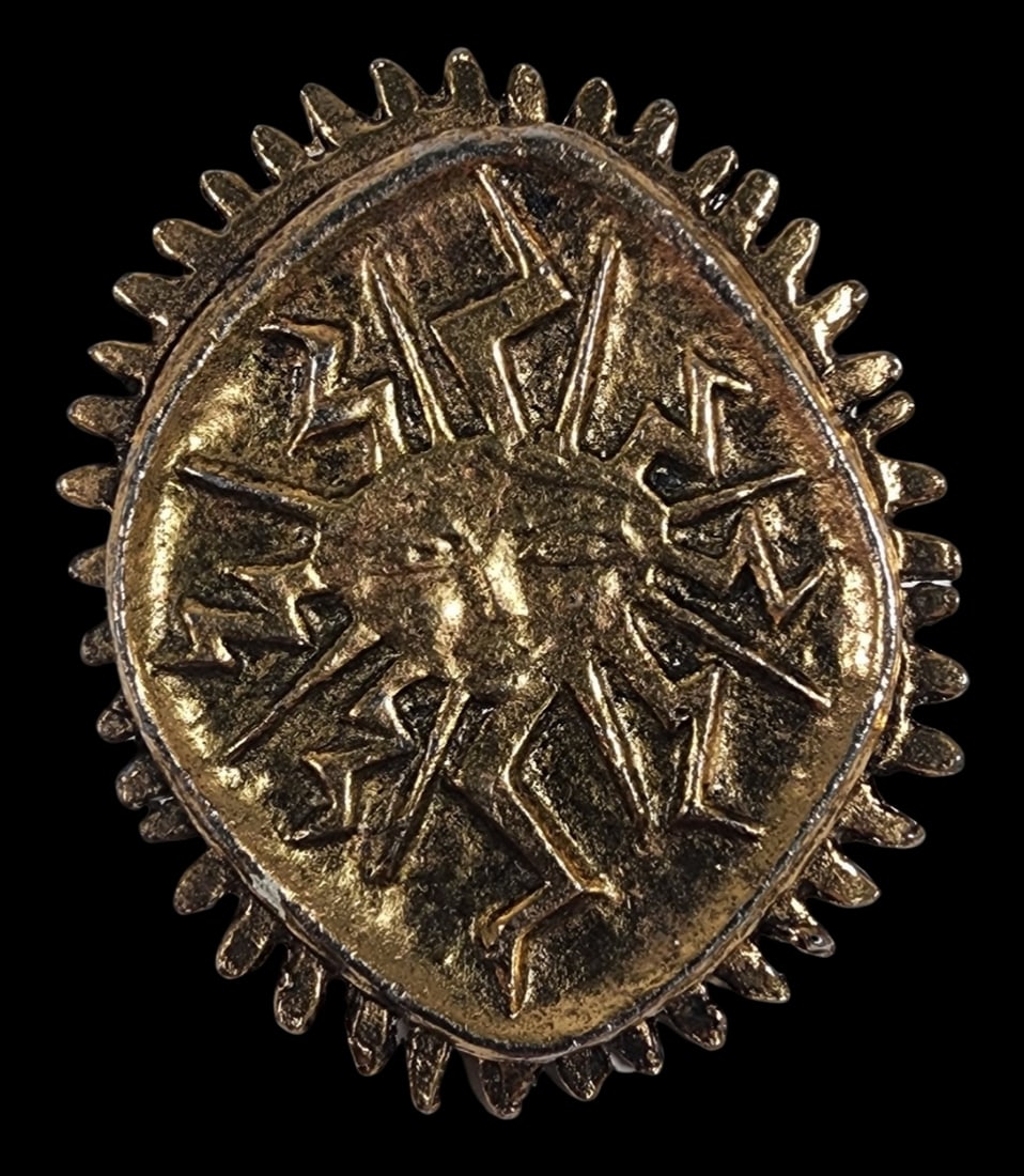 Unusual Vintage Mid-Century Modern Goldtone Metal "Thunder Face" Costume Jewelry Brooch (1 of 4)