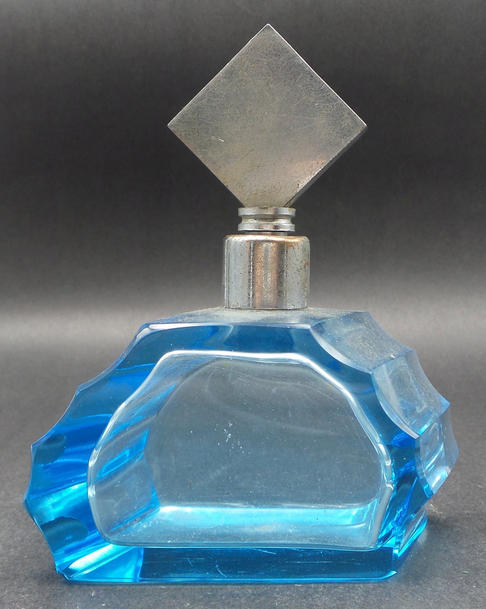 Vintage Art Deco European Amber Glass Perfume Bottle: Measures approx. 4 1/2" high x 3 3/4" wide x 1 1/2" deep. Very good vintage condition with minor wear according to age. No chips, cracks, or repairs.