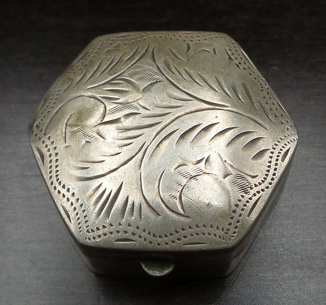 Stylish Vintage Mid-Century Hand Engraved Sterling Silver Silver Pill Box (1 of 5)