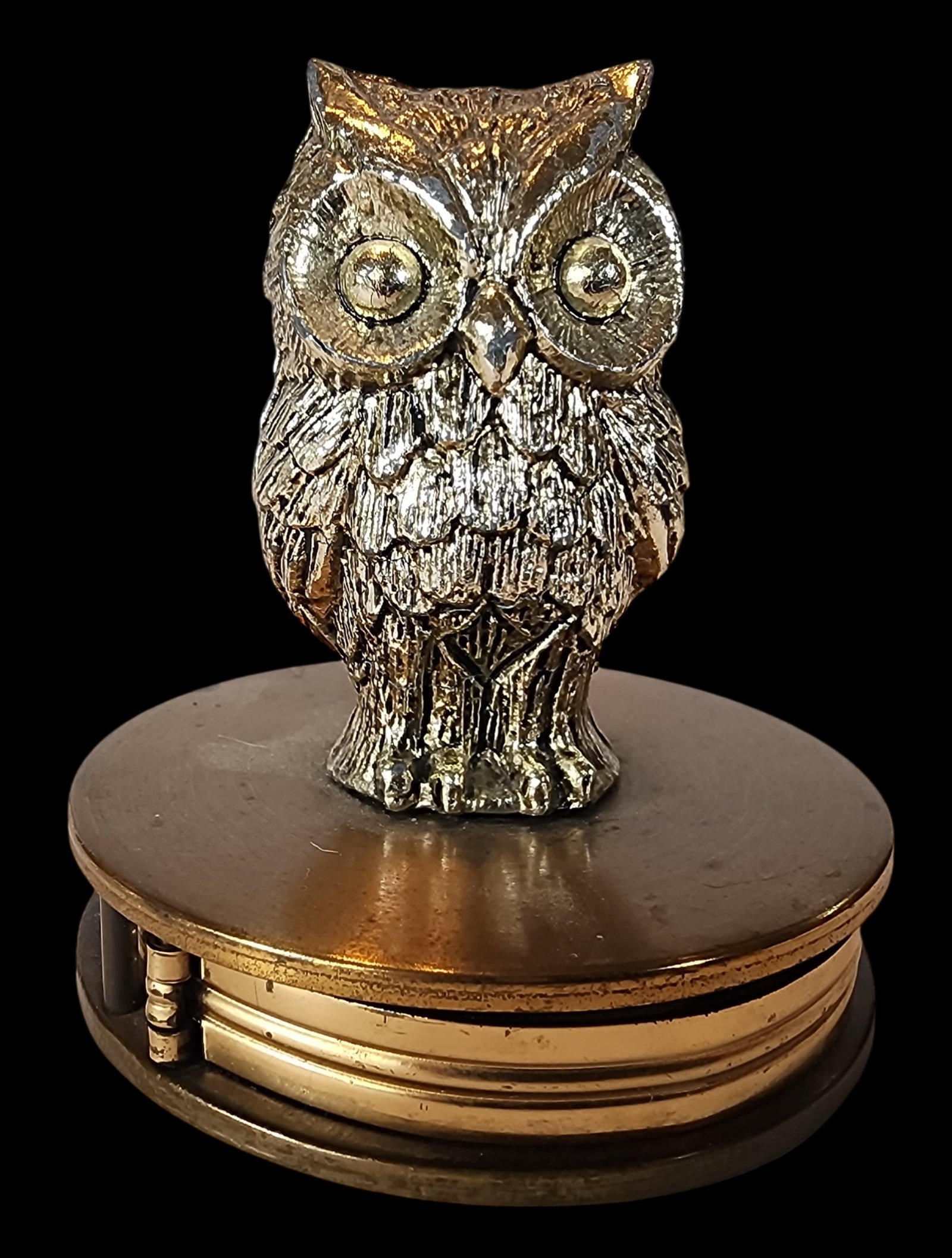 Very Unusual Vintage Brass Owl Swing-Out Loupe / Magnifying Glass: Great magnifying glass swinging out from under a wise owl. Very good vintage condition; no damage and only very minor wear. Measures approx. 3 1/4" high x 3" in diameter.