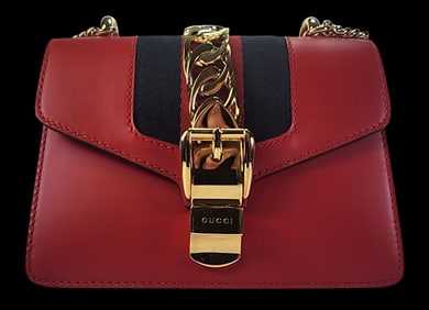 Stylish GUCCI Mini Sylvie Hobo Bag /w Chain