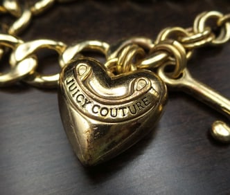 Vintage JUICY COUTURE Costume Jewelry Heart Charm Toggle Bracelet