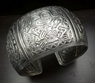 Large Vintage 900 Silver Mayan Theme Bracelet