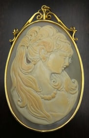 Unsually Large Vintage 21K Gold & Shell Cameo Pendant
